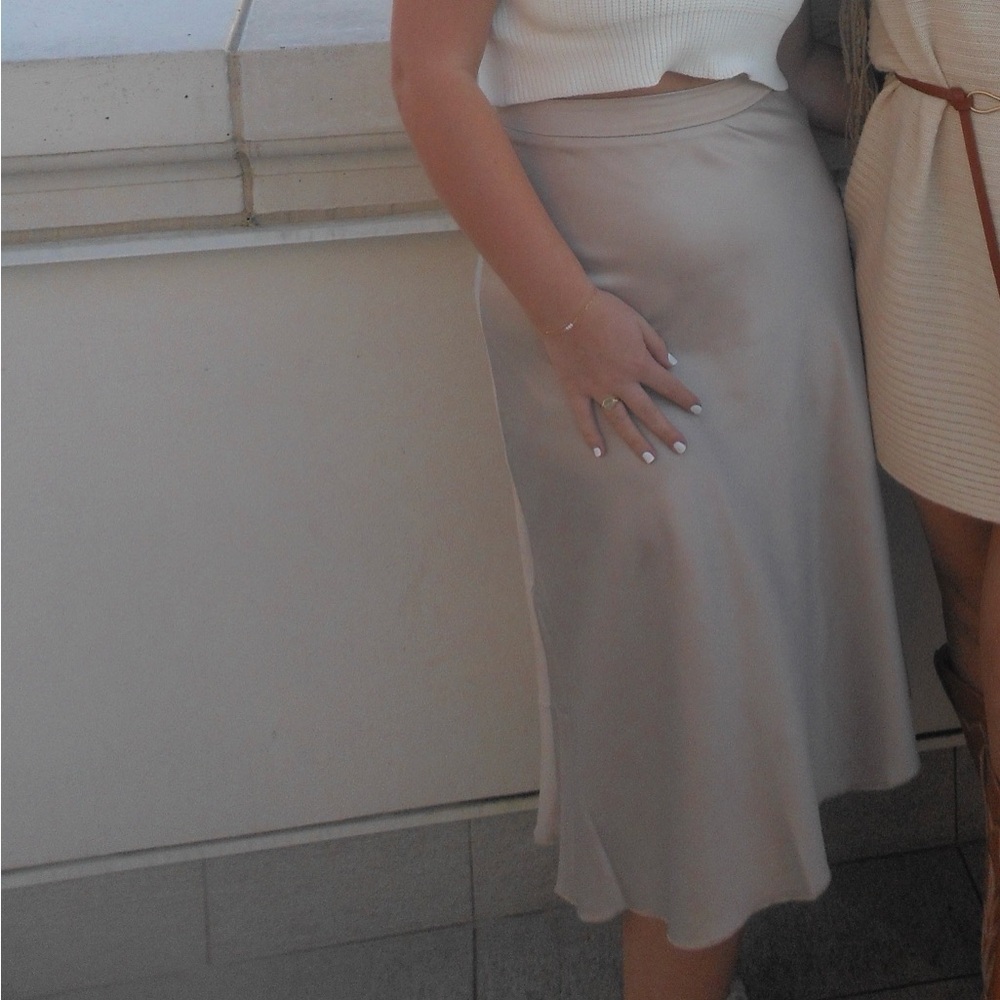 Elegant Pink/Cream Midi Skirt